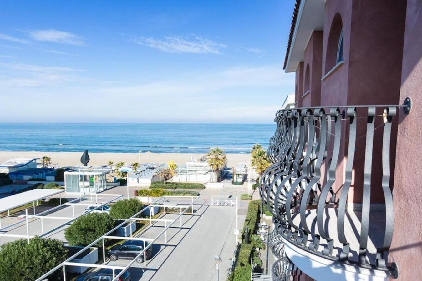 Camera Matrimoniale Deluxe con Balcone e Vista Mare